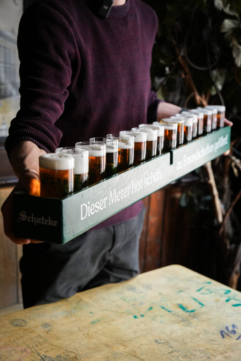 1 Meter Bier aus der Schateke in Hannover